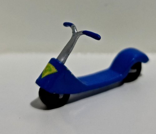 1/2in Scale Scooter - Blue  Mary's Dollhouse Miniature Accessories
